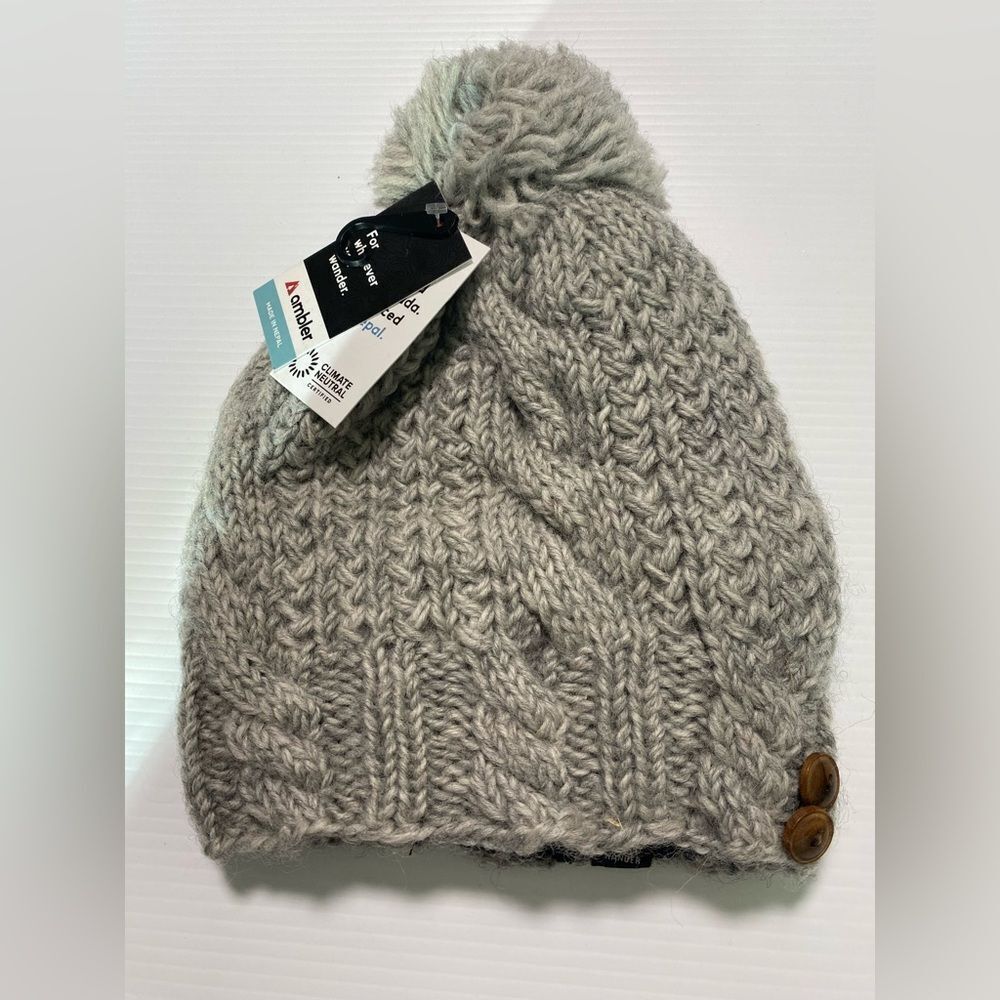 Ambler eco cable-knit beanie with a pom-pom womans OS NWT 100% wool